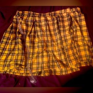 Black and Yellow plaid skirt w/ chain; 3X